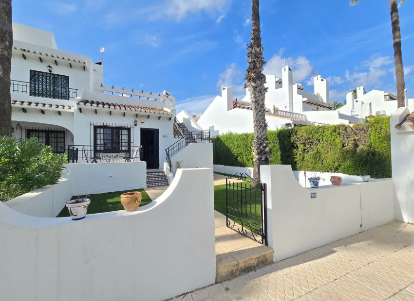 Herverkoop - Townhouse * - Villamartin * - Los Dolses *
