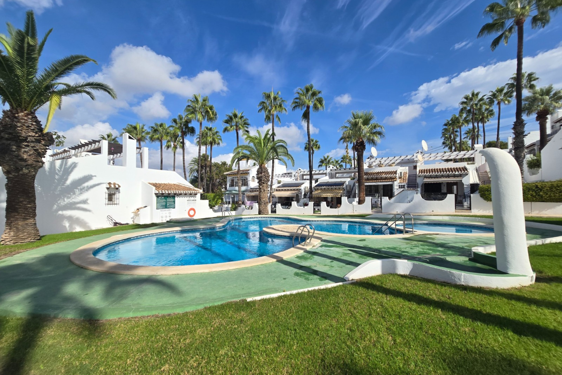 Herverkoop - Townhouse * - Villamartin * - Los Dolses *