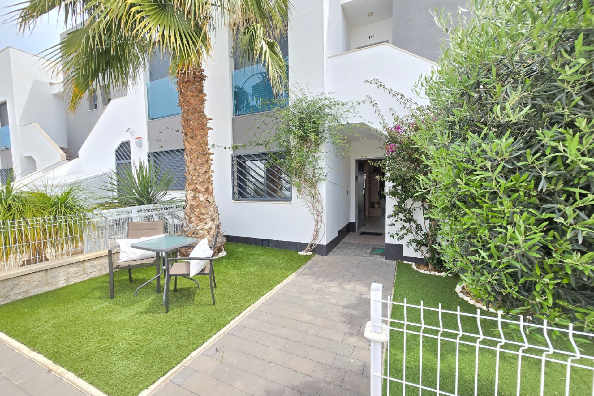 Resale - Apartment / Flat * - Orihuela Costa * - Punta Prima *