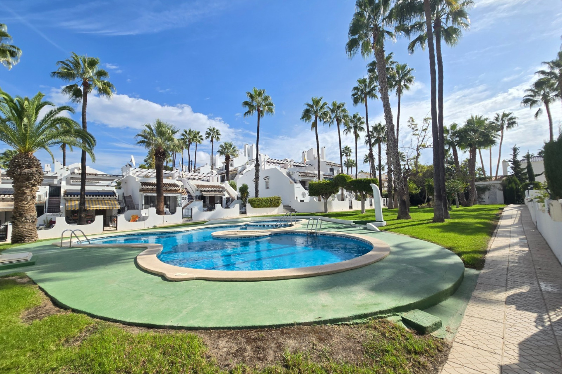 Resale - Townhouse * - Villamartin * - Los Dolses *
