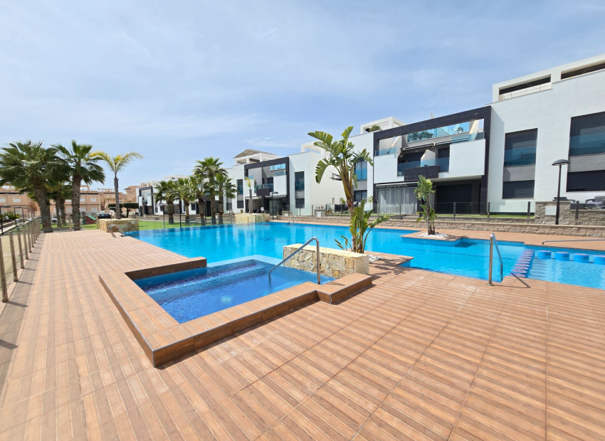 Revente - Apartment / Flat * - Orihuela Costa * - Punta Prima *