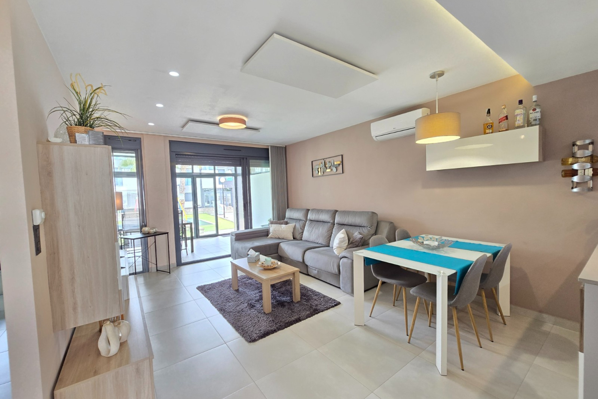 Revente - Apartment / Flat * - Orihuela Costa * - Punta Prima *