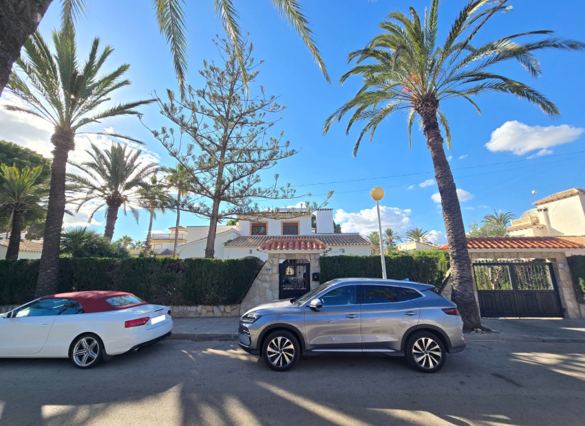 Revente - Villa * - Orihuela Costa * - Cabo Roig *