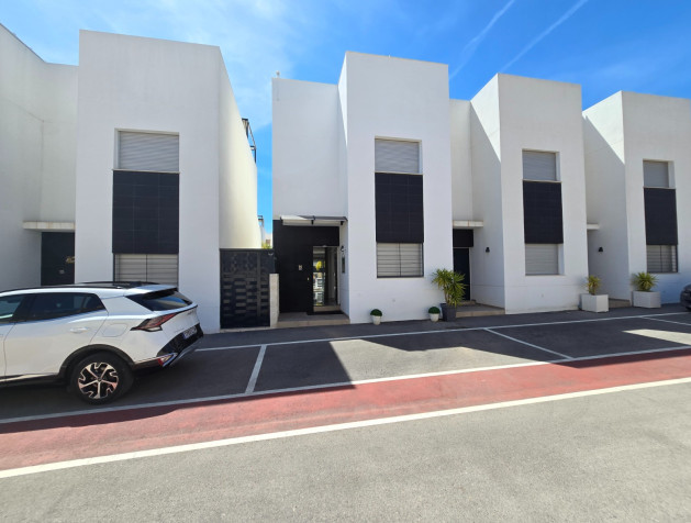 Revente - Townhouse * - Ciudad Quesada * - Doña Pepa *